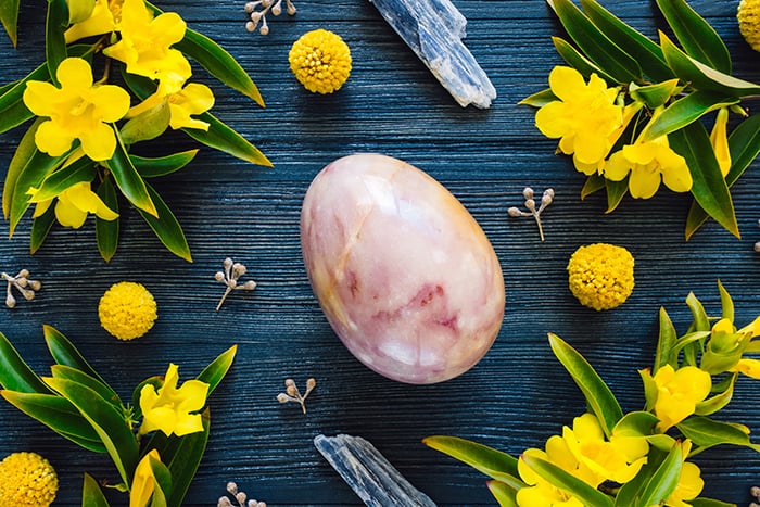 Ostara - Egg with crystals and yellow flowers